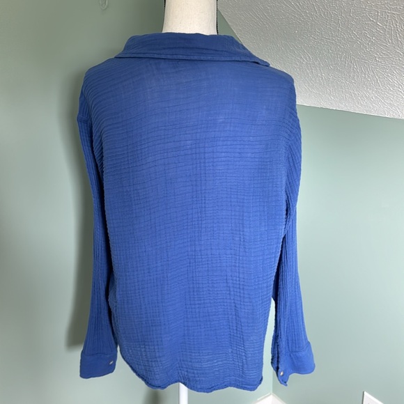 SUNDRY Button Down Top in Regalia - Picture 10 of 11